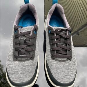 CROCS Gray and Black Sneakers with Modern Silhouette